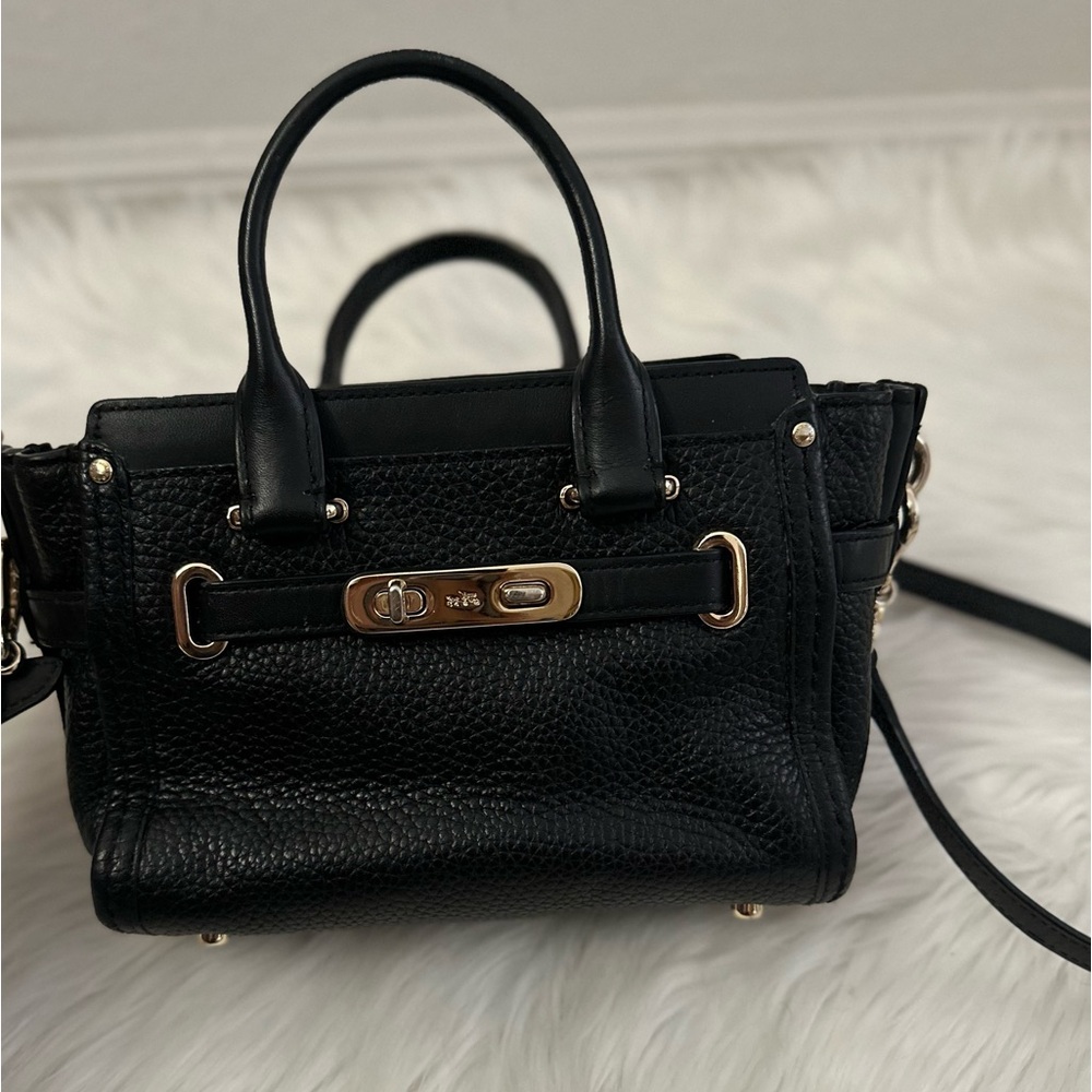 Coach Swagger Carryall 27 Crossbody Handbag Satchel Black & Chalk Pebble Leather